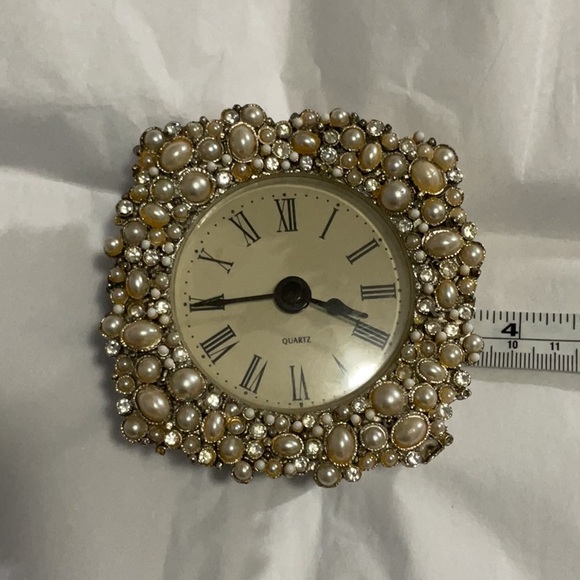 A VINTAGE PEARLIZED LOVELY CLOCK - Picture 6 of 8